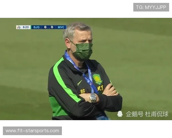 球场边的低语，是否正预示着一场内斗？